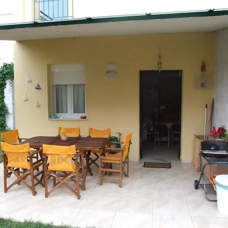 House By The Sea 펜션