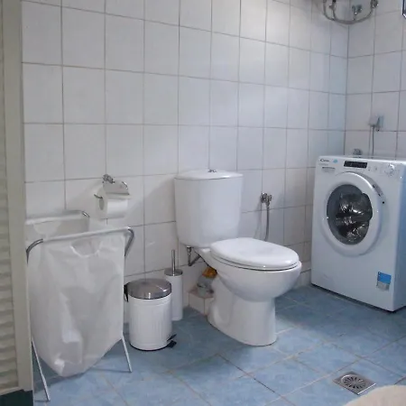 House By The Sea 펜션