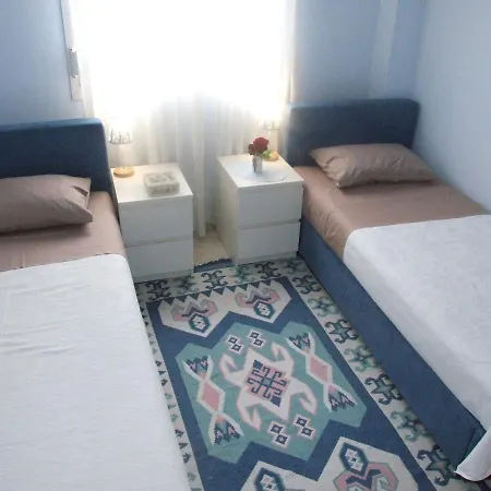 House By The Sea 크리시 아모우디아